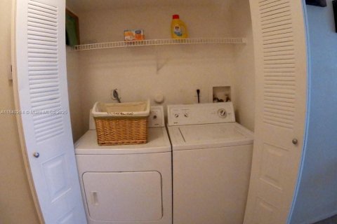 Condo in Oakland Park, Florida, 2 bedrooms  № 1828887 - photo 7