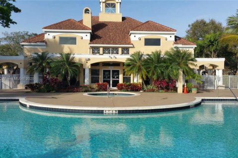 Condo in Oakland Park, Florida, 2 bedrooms  № 1828887 - photo 18