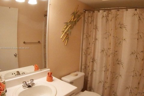Condo in Oakland Park, Florida, 2 bedrooms  № 1828887 - photo 6