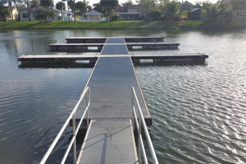 Condo in Oakland Park, Florida, 2 bedrooms  № 1828887 - photo 17