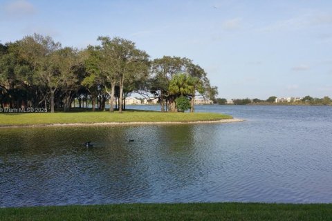 Condo in Oakland Park, Florida, 2 bedrooms  № 1828887 - photo 2