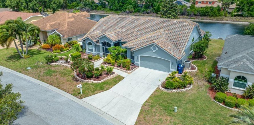 House in Sarasota, Florida 3 bedrooms, 220.55 sq.m. № 2235525