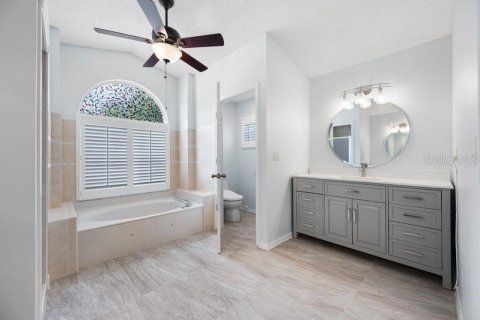 House in Sarasota, Florida 3 bedrooms, 220.55 sq.m. № 2235525 - photo 15