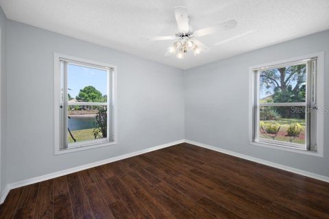 House in Sarasota, Florida 3 bedrooms, 220.55 sq.m. № 2235525 - photo 20