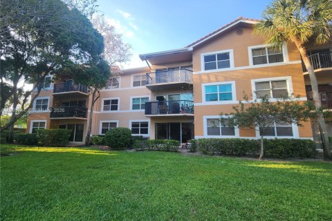 Купить кондоминиум в Корал-Спрингс, Флорида 3 спальни, 108.32м2, № 2055530 - фото 1