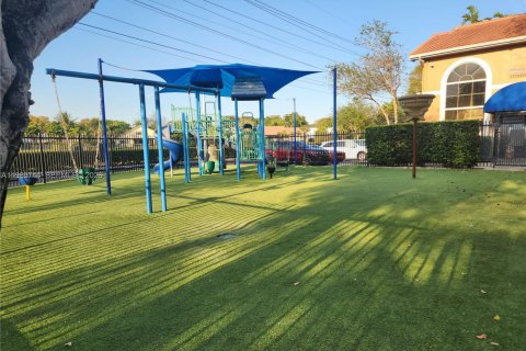 Купить кондоминиум в Корал-Спрингс, Флорида 3 спальни, 108.32м2, № 2055530 - фото 15