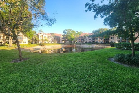 Купить кондоминиум в Корал-Спрингс, Флорида 3 спальни, 108.32м2, № 2055530 - фото 3