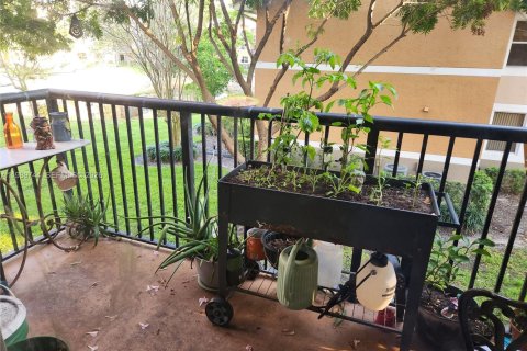 Купить кондоминиум в Корал-Спрингс, Флорида 3 спальни, 108.32м2, № 2055530 - фото 2