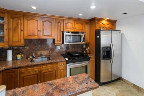 Copropriété à vendre à Doral, Floride: 2 chambres, 98.48 m2 № 1887882 - photo 12