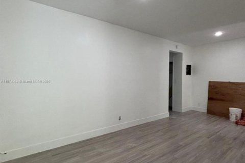Apartamento en alquiler en Miami Beach, Florida, 2 dormitorios, 78.97 m2 № 1925817 - foto 6