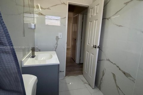 Apartamento en alquiler en Miami Beach, Florida, 2 dormitorios, 78.97 m2 № 1925817 - foto 13