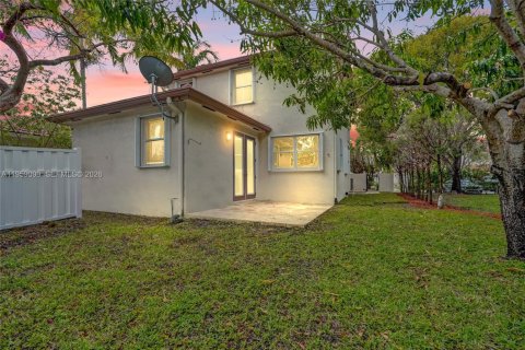 House in Plantation, Florida 4 bedrooms, 167.97 sq.m. № 2017991 - photo 22