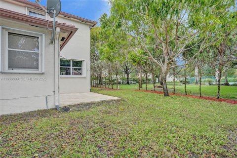 House in Plantation, Florida 4 bedrooms, 167.97 sq.m. № 2017991 - photo 24