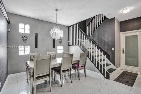 House in Plantation, Florida 4 bedrooms, 167.97 sq.m. № 2017991 - photo 7