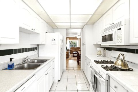 Condominio en venta en Saint Petersburg, Florida, 2 dormitorios, 93.83 m2 № 2092860 - foto 16
