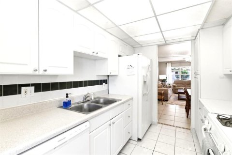 Condominio en venta en Saint Petersburg, Florida, 2 dormitorios, 93.83 m2 № 2092860 - foto 14