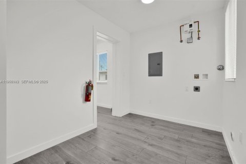 Immobilier commercial à vendre à Miami, Floride: 337.05 m2 № 2153516 - photo 6