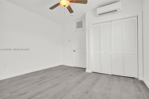 Immobilier commercial à vendre à Miami, Floride: 337.05 m2 № 2153516 - photo 3