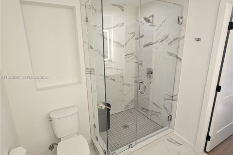 Condominio en alquiler en North Miami, Florida, 2 dormitorios, 101.08 m2 № 2042672 - foto 8