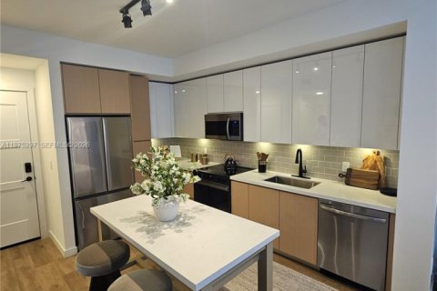 Condominio en alquiler en North Miami, Florida, 2 dormitorios, 101.08 m2 № 2042672 - foto 4