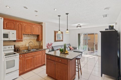 Condo in Hialeah Gardens, Florida, 2 bedrooms  № 1967015 - photo 5