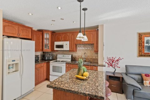 Condo in Hialeah Gardens, Florida, 2 bedrooms  № 1967015 - photo 7