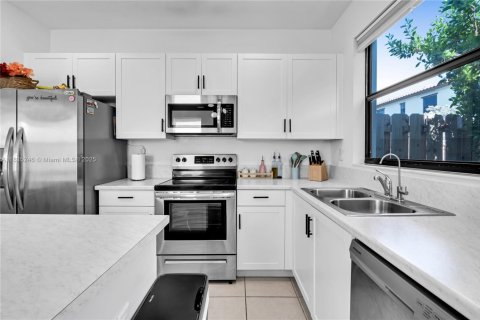 Adosado en venta en Homestead, Florida, 3 dormitorios, 123.37 m2 № 1818131 - foto 9