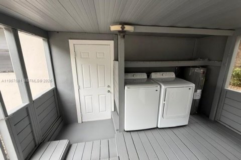 Casa en alquiler en Dania Beach, Florida, 3 dormitorios, 100.24 m2 № 2011493 - foto 29