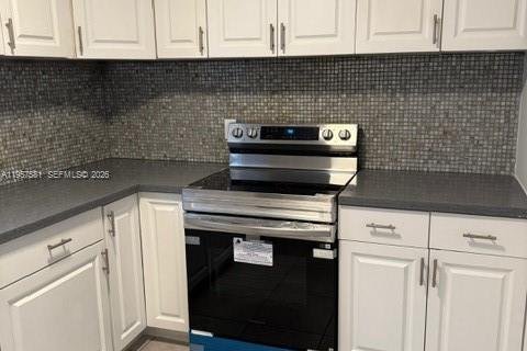 Casa en alquiler en Dania Beach, Florida, 3 dormitorios, 100.24 m2 № 2011493 - foto 9