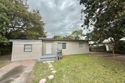 Casa en alquiler en Dania Beach, Florida, 3 dormitorios, 100.24 m2 № 2011493 - foto 3