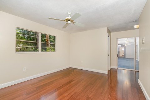 House in Merrit Island, Florida 4 bedrooms, 261.43 sq.m. № 1743332 - photo 18