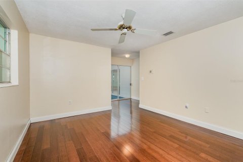 House in Merrit Island, Florida 4 bedrooms, 261.43 sq.m. № 1743332 - photo 17