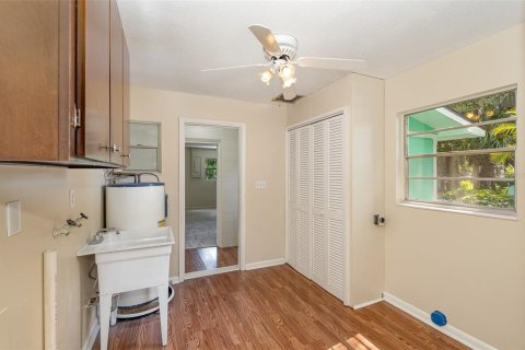 House in Merrit Island, Florida 4 bedrooms, 261.43 sq.m. № 1743332 - photo 12