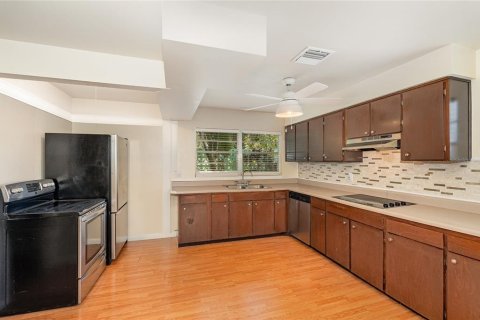 House in Merrit Island, Florida 4 bedrooms, 261.43 sq.m. № 1743332 - photo 10