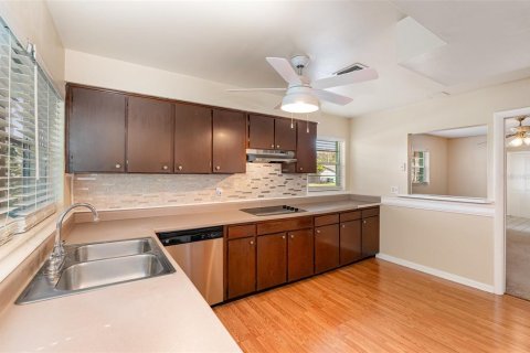 House in Merrit Island, Florida 4 bedrooms, 261.43 sq.m. № 1743332 - photo 11