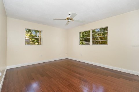 House in Merrit Island, Florida 4 bedrooms, 261.43 sq.m. № 1743332 - photo 16