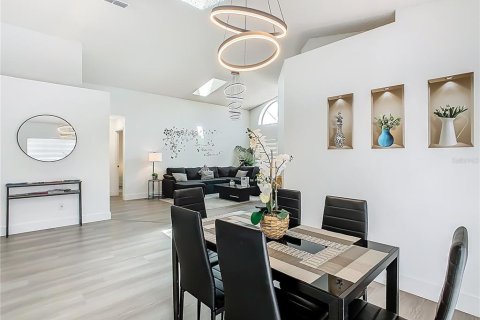 Villa ou maison à louer à Kissimmee, Floride: 3 chambres, 135.82 m2 № 2388761 - photo 12
