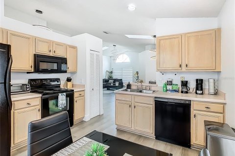 Villa ou maison à louer à Kissimmee, Floride: 3 chambres, 135.82 m2 № 2388761 - photo 18