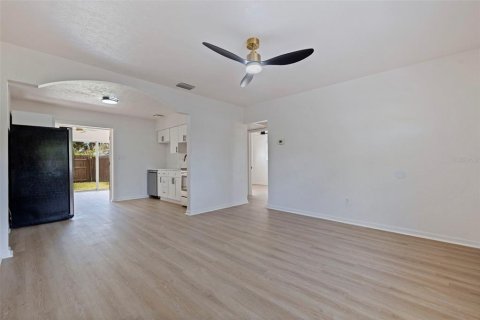 Villa ou maison à vendre à Saint Petersburg, Floride: 2 chambres, 83.7 m2 № 2322322 - photo 5