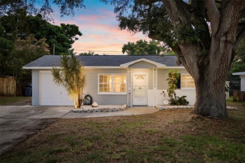 Villa ou maison à Saint Petersburg, Floride 2 chambres, 83.7 m2 № 2322322