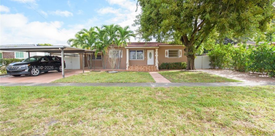 House in Hialeah, Florida 5 bedrooms, 137.12 sq.m. № 2006338