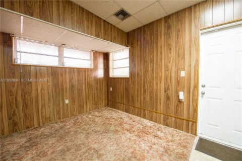 House in Hialeah, Florida 5 bedrooms, 137.12 sq.m. № 2006338 - photo 14