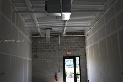 Купить коммерческую недвижимость в Орландо, Флорида № 2022769 - фото 19