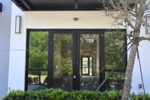 Commercial property in Orlando, Florida № 2022769