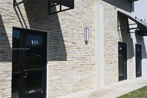 Купить коммерческую недвижимость в Орландо, Флорида № 2022769 - фото 9