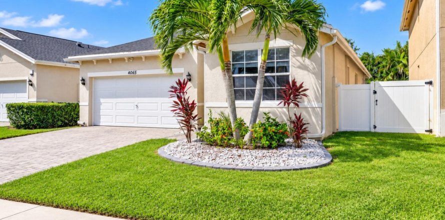 Villa ou maison à Lake Worth, Floride 4 chambres, 158.86 m2 № 2428154