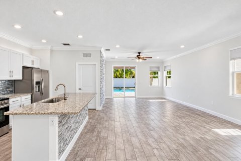 Villa ou maison à louer à Lake Worth, Floride: 4 chambres, 158.86 m2 № 2428154 - photo 4