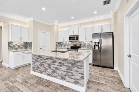 Villa ou maison à louer à Lake Worth, Floride: 4 chambres, 158.86 m2 № 2428154 - photo 3