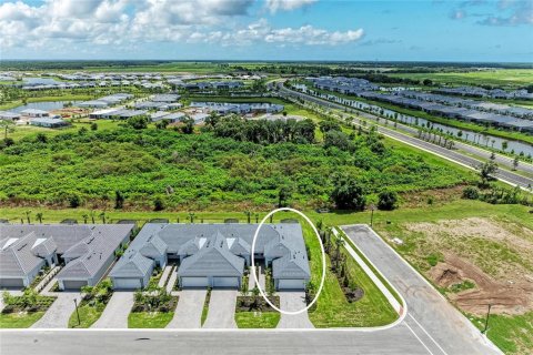 House in Lakewood Ranch, Florida 2 bedrooms, 148.83 sq.m. № 2287264 - photo 8