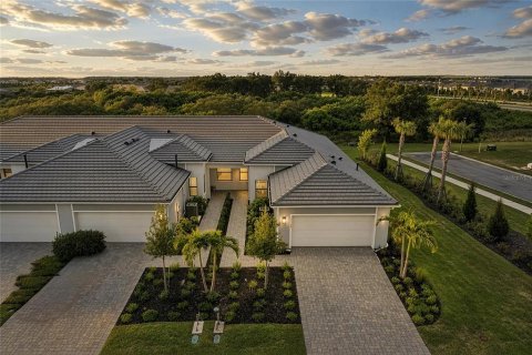 House in Lakewood Ranch, Florida 2 bedrooms, 148.83 sq.m. № 2287264 - photo 4
